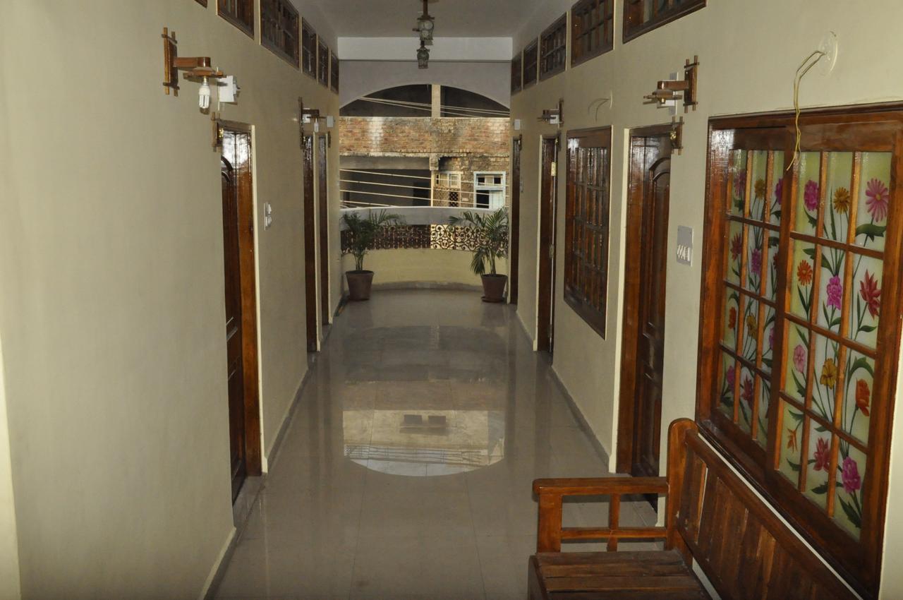 Hotel Pleasure Landmark Ujjain Exterior photo