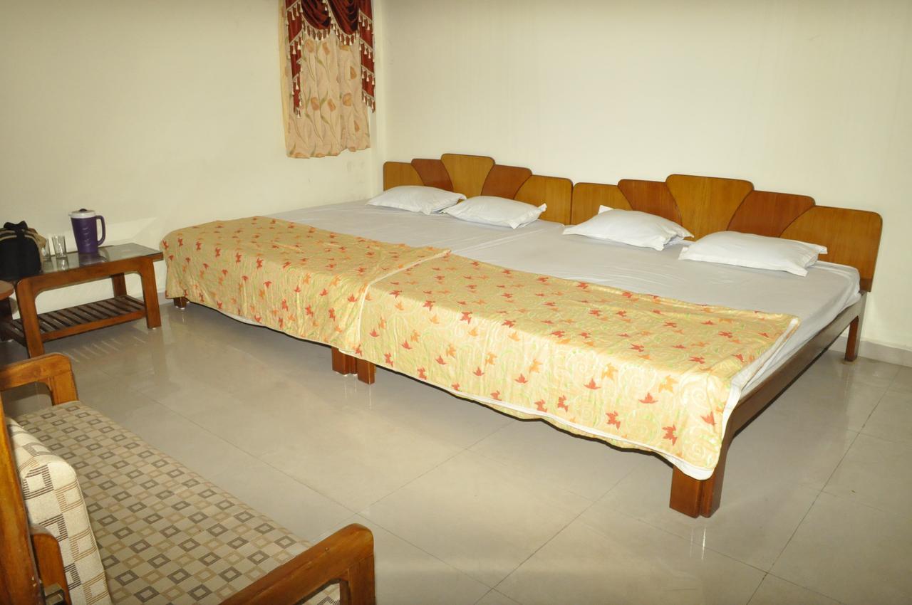 Hotel Pleasure Landmark Ujjain Exterior photo